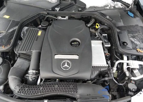 2016 Mercedes-Benz C 300 4Matic из США, поврежденный, VIN 55SWF4KB4GU140092